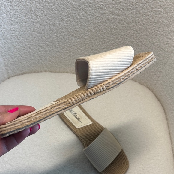 Dior Women's Cream Slide Sandals - Picture 2 of 4